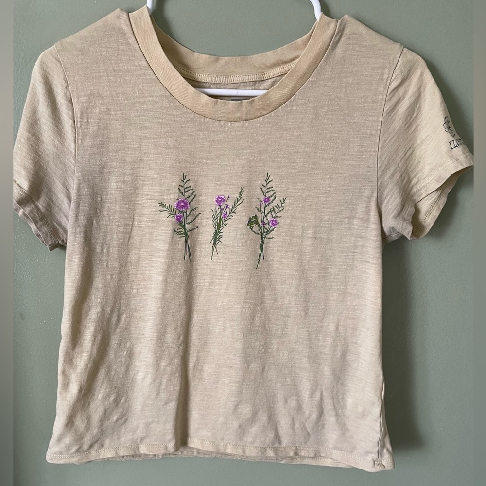 Levi’s Yellow Lavender Tee Women’s Size S